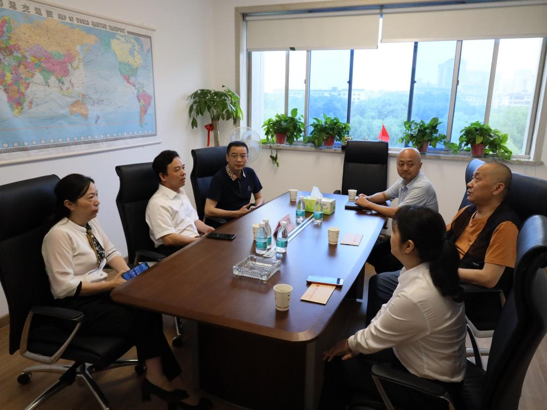 湖南農(nóng)業(yè)集團(tuán)黨委委員、副總經(jīng)理陳根榮走訪慰問困難黨員